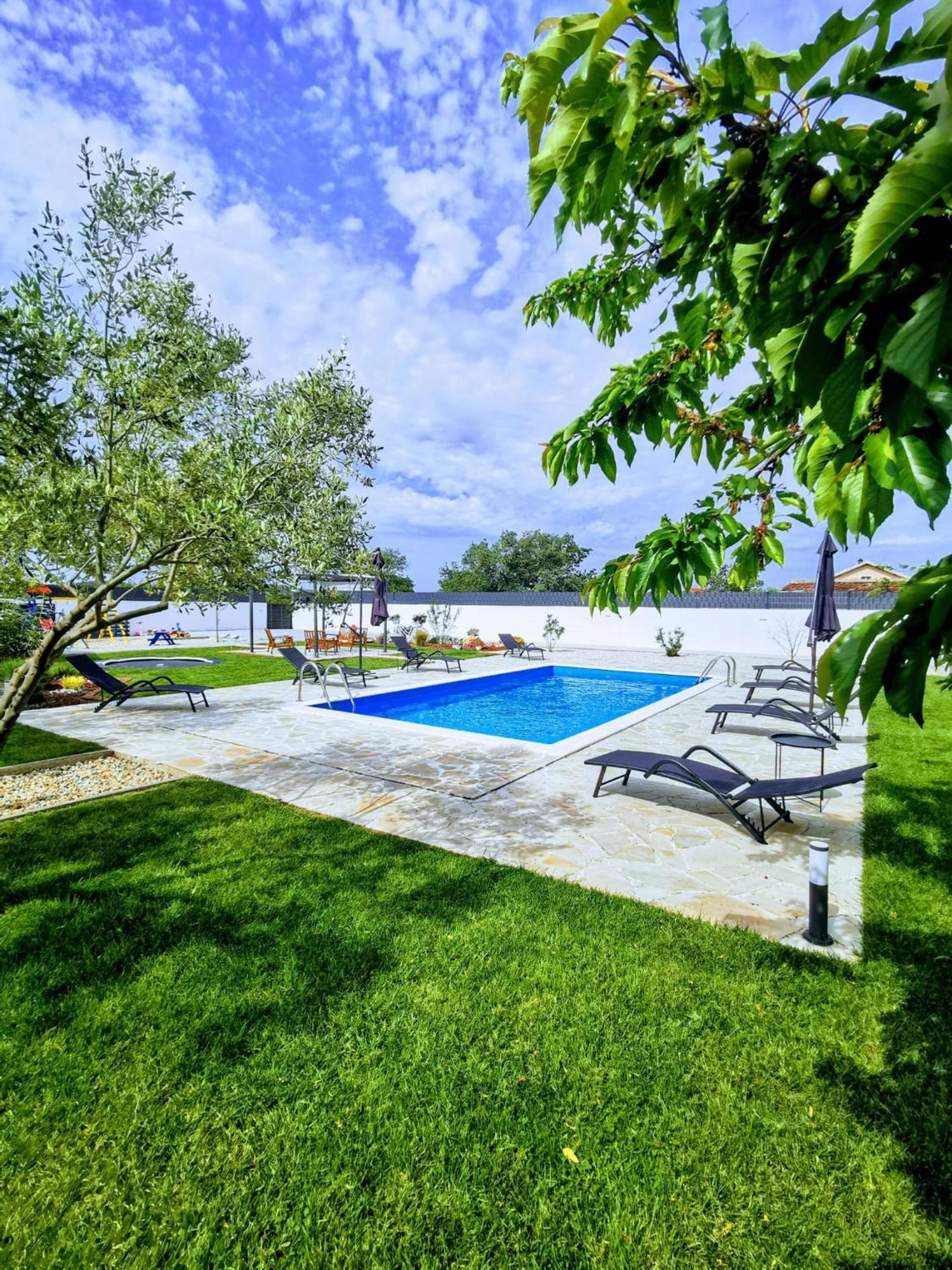 Holiday Home Aprilis With Pool, Jacuzzi And Sauna Galovac  Екстер'єр фото